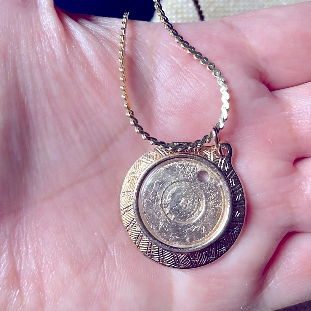 Vintage Trifari gold tone Necklace